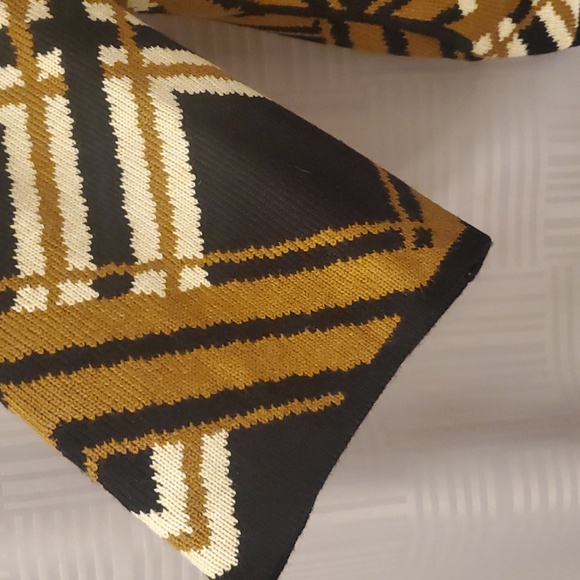 Black and Brown Print Sweater Jacket - Picture 4 of 6